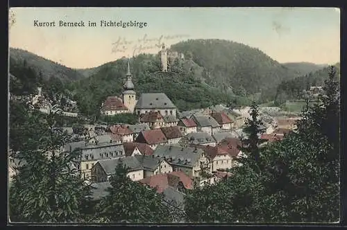 AK Berneck im Fichtelgebirge, Ortsansicht mit Kirche und Festung