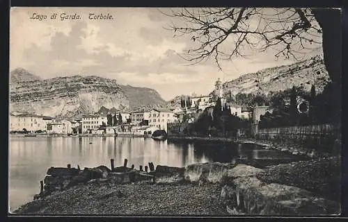 AK Torbole /Lago di Garda, Blick vom Ufer auf den Ort