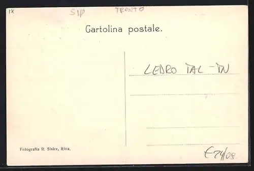 AK Pieve di Ledro, Ortsansicht mit See und Bergen