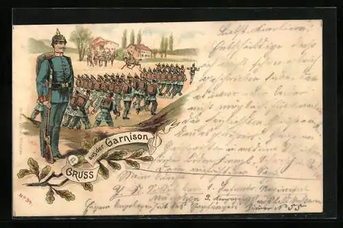 Lithographie Infanteriesoldat vor marschierender Infanterie im Kasernenhof