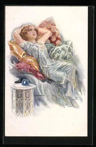 Künstler-AK Luis Usabal: bildschönes Fräulein ruht sich auf ihrem Sofa aus