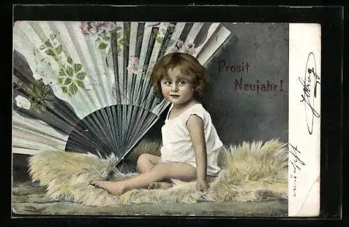 AK Mädchen sitzt vor einem grossen Fächer
