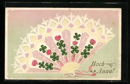 Präge-AK Hoch Anna, Fächer mit Blumen und Kleeblättern