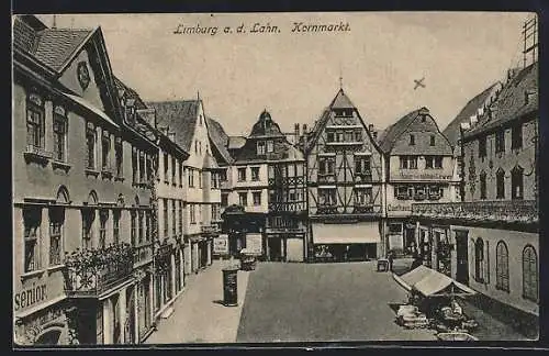 AK Limburg /Lahn, Kornmarkt mit Gasthaus zum goldenen Löwen aus der Vogelschau