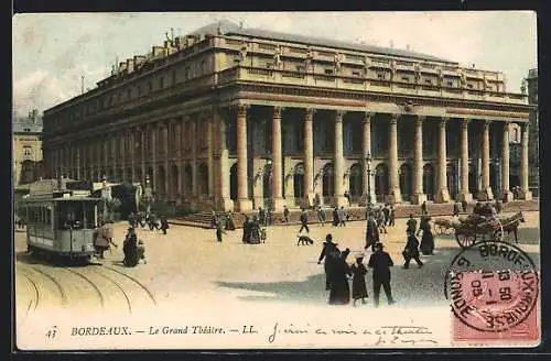 AK Bordeaux, le Grand Théâtre, des passants sur la place, un tramway, Strassenbahn