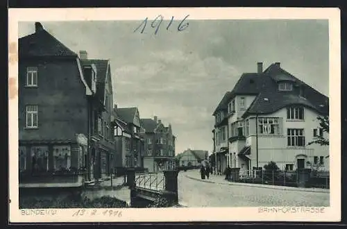 AK Bünde i. W., Bahnhofstrasse von der Brücke gesehen