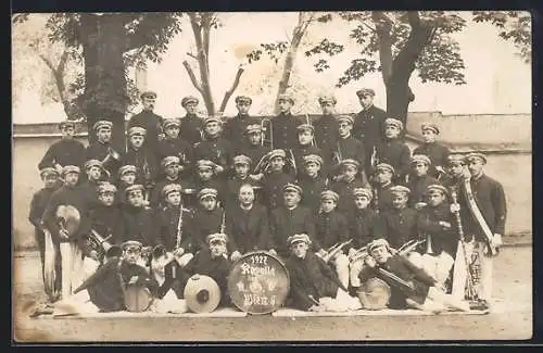 AK Wien, Musikkapelle 1927, Mitglieder mit Musikinstrumenten