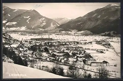 AK Liezen / Steiermark, schneebedeckte Ortschaft vom Berg aus gesehen