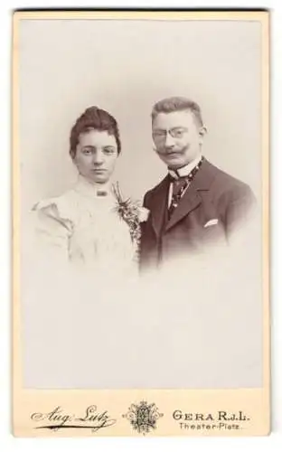 Fotografie August Lutz, Gera, Theaterplatz, Bürgerliches Ehepaar im Portrait
