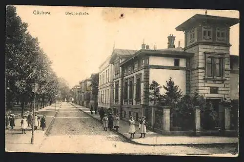 AK Güstrow, Kinder in der Bleicherstrasse