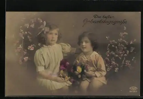 Foto-AK BNK Nr. 34726 /3: Zwei Mädchen mit einem Blumenstrauss und Ostergrüssen