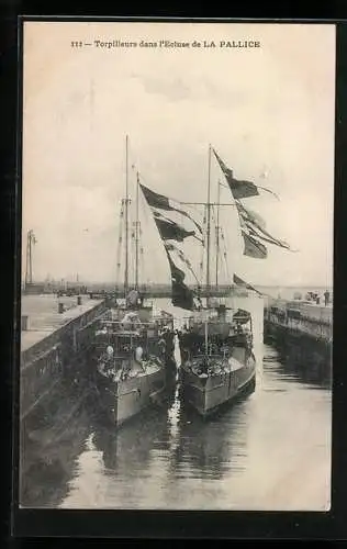 AK La Pallice, Hafen, Torpilleurs dans l`Ecluse, Kriegshafen