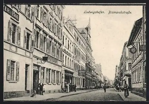 AK Ludwigshafen / Rhein, Bismarckstrasse beim Hotel Pfälzer Hof