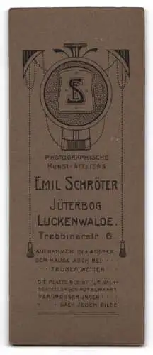 Fotografie Emil Schröter, Jüterbog, Luckenwalde, Trebbinerstr. 6, Junge Dame im Kleid mit Blumen