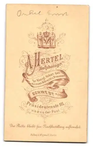 Fotografie A. Hertel, Schwedt a. O., Präsidentenstr. 111, Kleiner Junge in modischer Kleidung