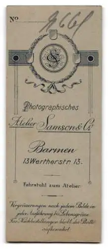 Fotografie Samson & Co., Barmen, Wertherstr. 13, Bürgerliche in hochgeschlossenem Kleid mit Haarschleifen