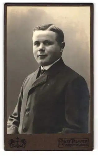 Fotografie Ernst Tremper, Hannover, Cellerstr. 19, Jugendlicher in karierter Jacke