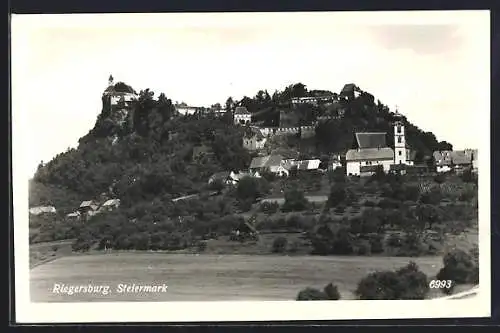 AK Riegersburg /Steiermark, Ortsansicht mit Kirche und Burg