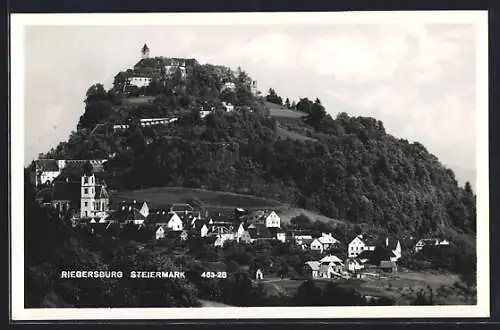 AK Riegersburg /Steiermark, Ortsansicht mit der Burg