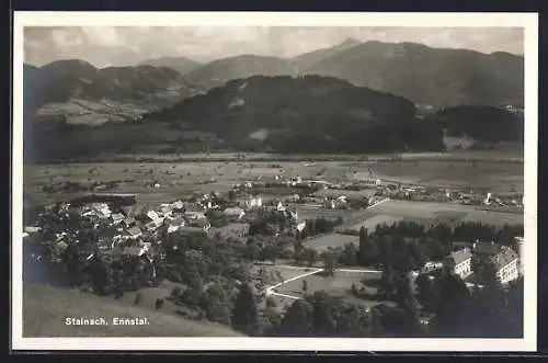 AK Stainach /Ennstal, Ortsansicht mit Bergpanorama aus der Vogelschau