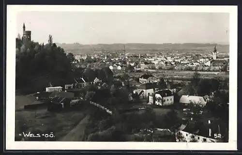 AK Wels /O. Oe., Teilansicht mit Anlage und Turm