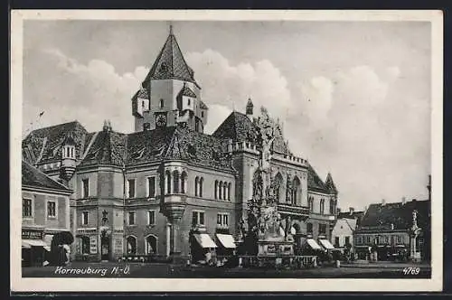 AK Korneuburg /N.-Ö., Rathaus mit Säulendenkmal
