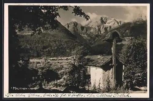 AK Mauthen, Ortsansicht mit Kapellchen und Bergblick