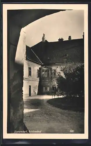 AK Zistersdorf, Partie im Schlosshof