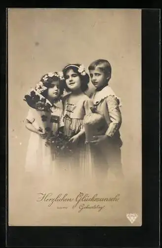 Foto-AK BNK Nr. 34345 /1: Drei Kinder mit Geldsack und Misteln, Geburtstagsgruss