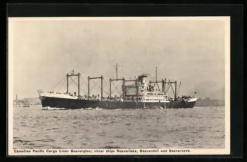AK Canadian Pacific Cargo Liner Beaverglen unter Volldampf in Küstennähe