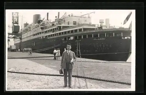 Foto-AK Dampfer Europa im Hafen