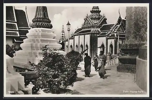 AK Bangkok, Buddhist Priests
