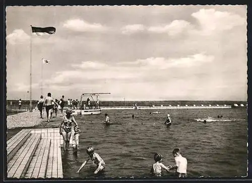 AK Bensersiel b. Esens, Badegäste im Freibad