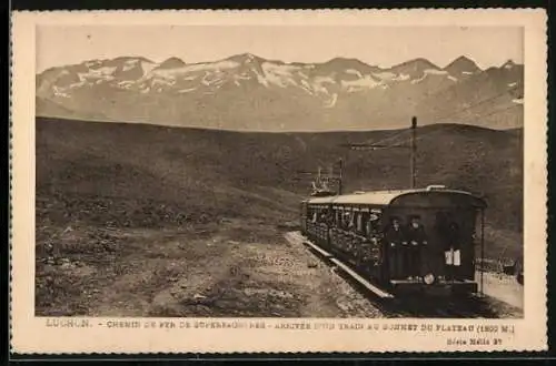 AK Luchon, chemin de fer de Superbagnères, arrivée d`un train au sommet du plateau, Bergbahn