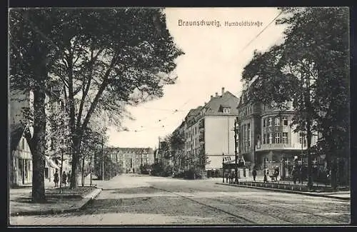 AK Braunschweig, Humboldtstrasse mit Passanten