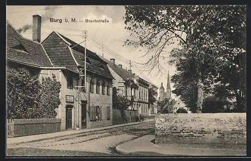 AK Burg b. M., Bruchstrasse mit Bäckerei und Blick zur Kirche