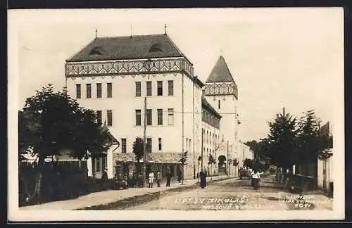 AK Lipt. Sv. Mikulás, Hodzovô Gymnazium