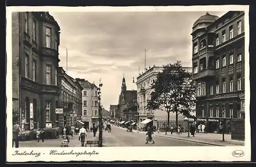 AK Insterburg, Hindenburgstrasse mit Geschäften