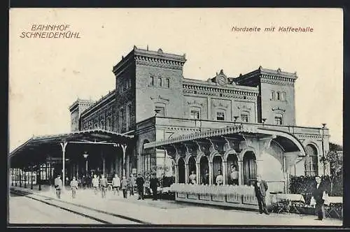 AK Schneidemühl, Nordseite des Bahnhofs mit Kaffeehalle und Bahnsteig