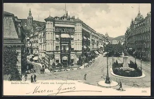 AK Baden-Baden, Strasseneck mit Hotel Victoria