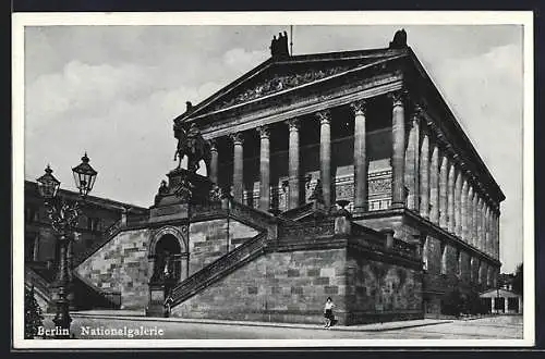 AK Berlin, vor der National-Galerie
