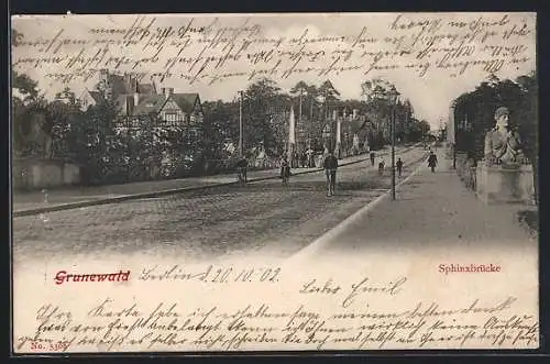 AK Berlin-Grunewald, Sphinxbrücke mit Passanten