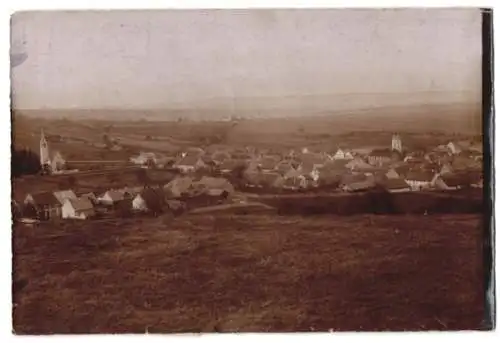 Fotografie unbekannter Fotograf, Ansicht Siefersheim, Blick nach dem Ort mit Kirchen