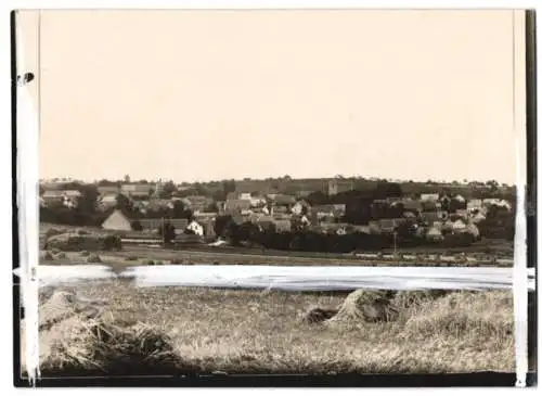 Fotografie Buss & Kupfer, Bad Kreuznach, Ansicht Spiesheim, Teilansicht des Ortes mit Kirche, Fotografen Markierungen