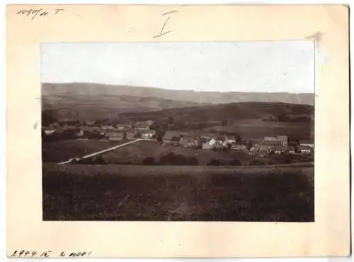 Fotografie Buss & Kupfer, Bad Kreuznach, Ansicht Herschweiler, Blick zum Ort, Dächerund Himmel koloriert vom Fotografen