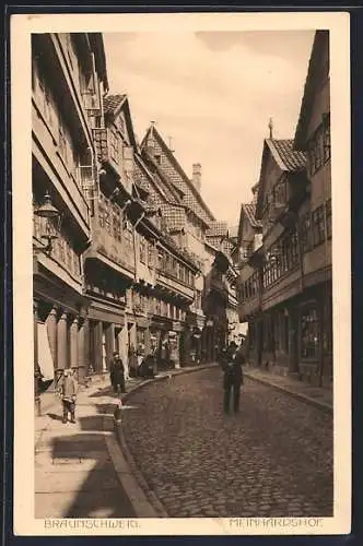 AK Braunschweig, Blick in die Meinhardshof-Strasse mit Fussgängern