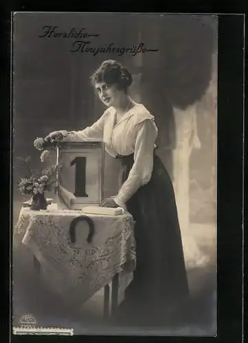Foto-AK R & K / L Nr. 7210/1: Dame mit Kalenderblatt und Neujahrsgrüssen