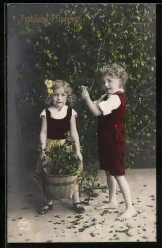 Foto-AK R & K / L Nr. 4744/5: Zwei Kinder mit Pfingstgrüssen