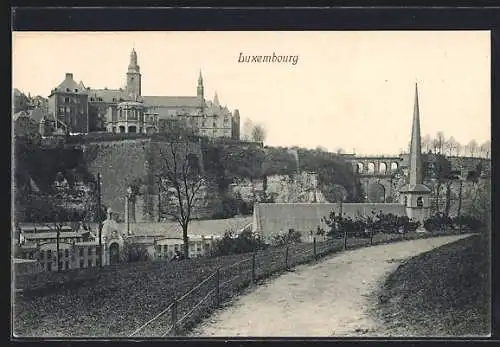 AK Luxembourg, Strassenpartie mit Schloss