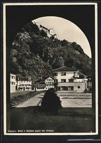 AK Vaduz, Blick v. Rathaus gegen das Schloss